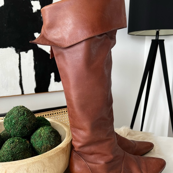 Tall leather boot in Chestnut Brown - Picture 4 of 6